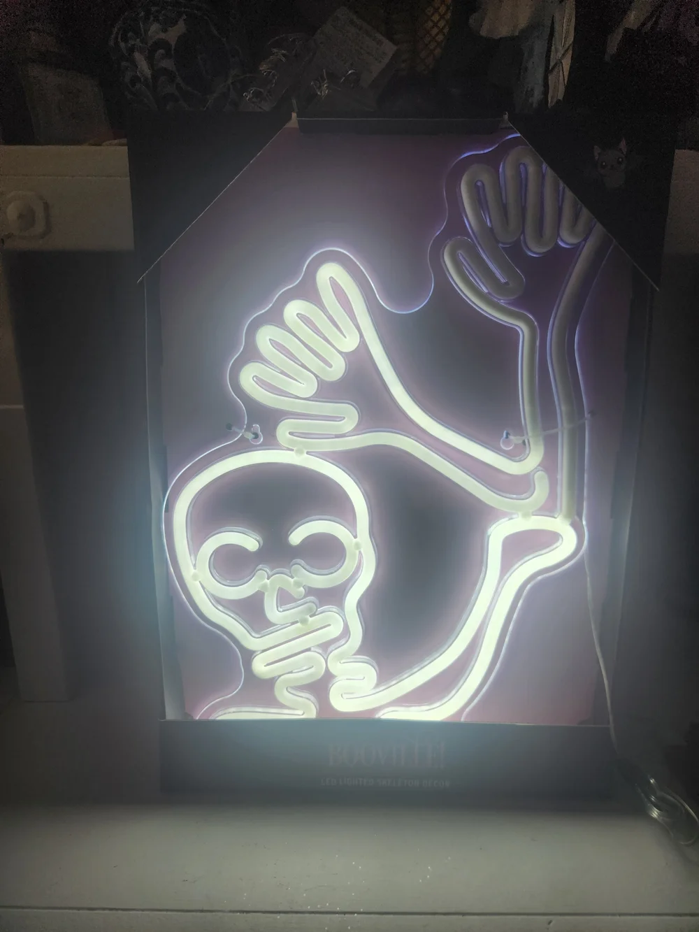 BOOVILLE LED Animated Lighted Waving Skeleton Décor - White Neon Skull